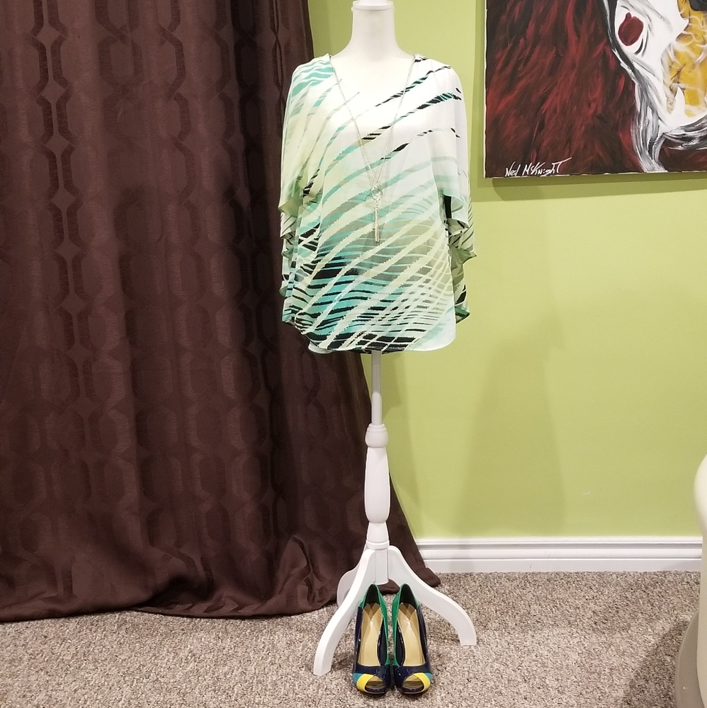 NWT JM Collection Blouse With Detachable Chain